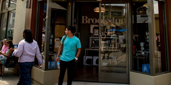 brookstone-storefront.jpg