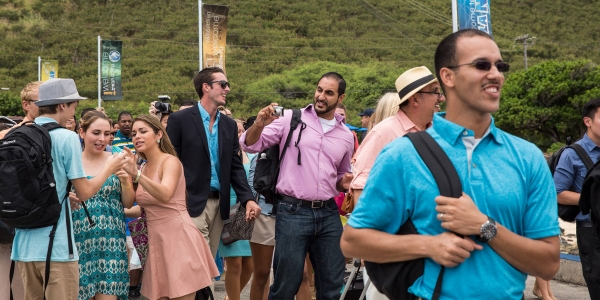 crowd-arrives-at-ferry.jpg