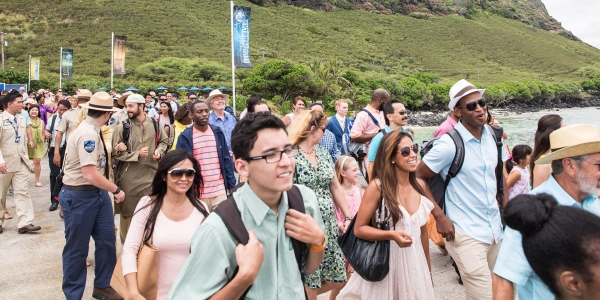 crowd-arriving-at-ferry.jpg