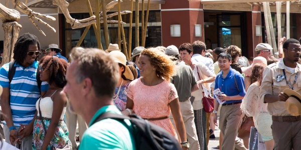 crowd-in-front-of-spinosaurus-skeleton.jpg