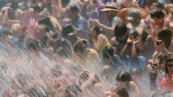 crowd-splash.jpg