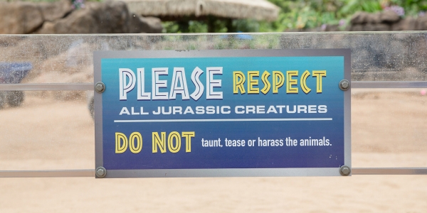 gentle-giants-petting-zoo-respect-signage.jpg