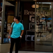 brookstone-storefront.jpg