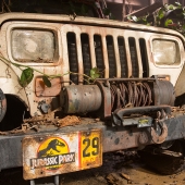 original-jurassic-park-jeep-front.jpg